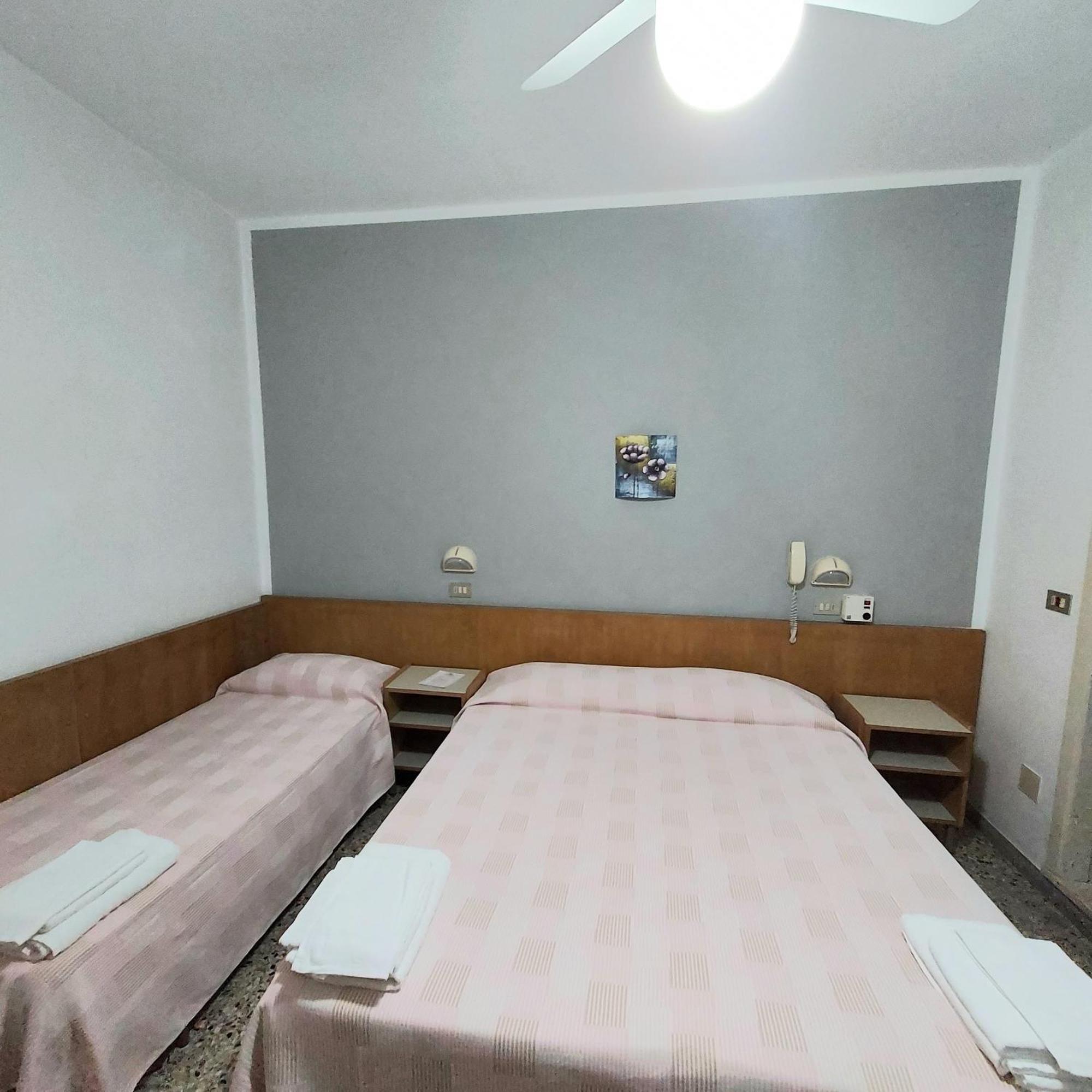 Hotel Villa Alberta B&B Cesenatico Habitación foto